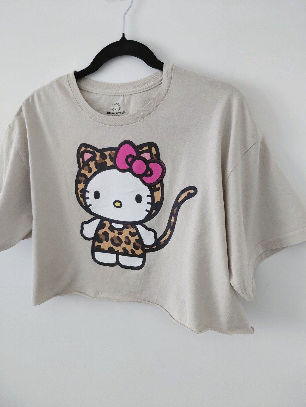 Hello Kitty Leopard Print Crop Tee in Cream with Pink Bow - Picture 2 of 6